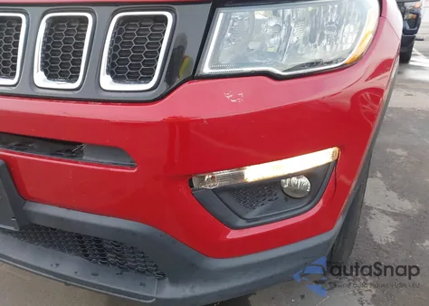2018 Jeep Compass Latitude 4X4 z USA, uszkodzony, nr VIN 3C4NJDBBXJT399495